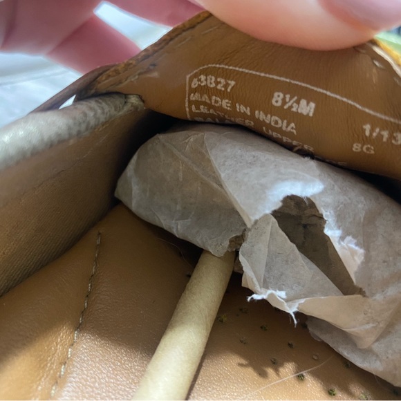 Clark’s Gold Slip On Loafer - Picture 3 of 6